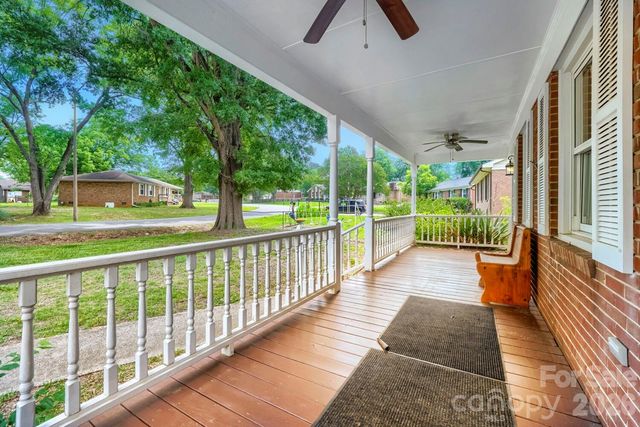 221 Eden Circle, Pineville, NC 28134