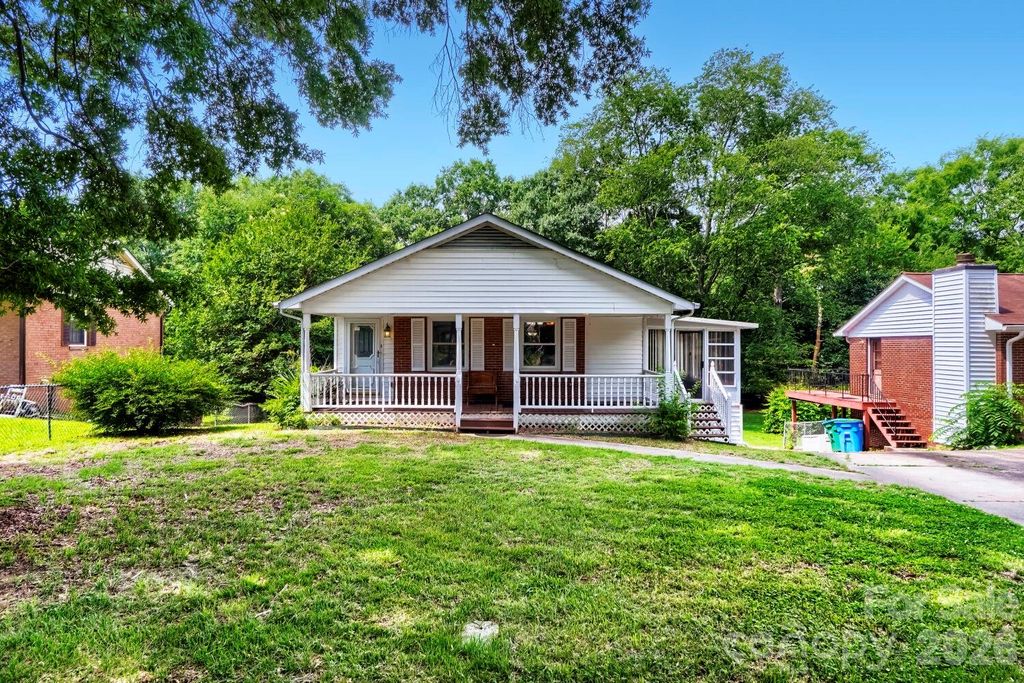 221 Eden Circle, Pineville, NC 28134
