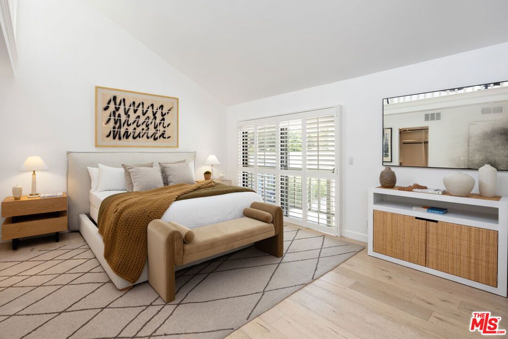 Image 18 of property listing at 814 18th Street F, Santa Monica, CA 90403