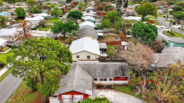 2387 NE 16th Court, Jensen Beach, FL 34957