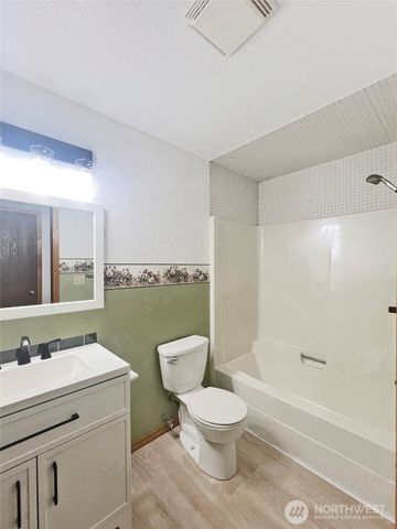8703 Hawks Glen Loop SE, Olympia, WA 98513