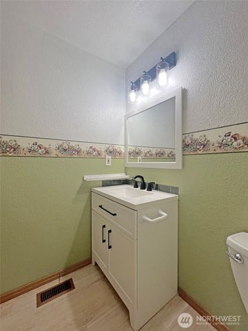 8703 Hawks Glen Loop SE, Olympia, WA 98513