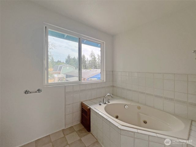 8703 Hawks Glen Loop SE, Olympia, WA 98513