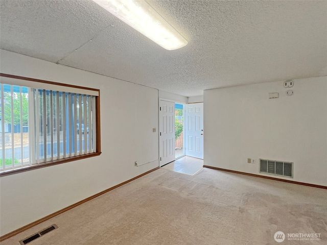 8703 Hawks Glen Loop SE, Olympia, WA 98513