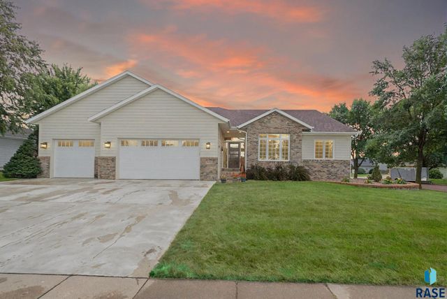 304 S Country Club Ave Avenue, Brandon, SD 57005