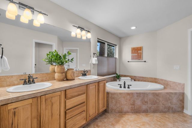 61041 Chamomile Place, Bend, OR 97702