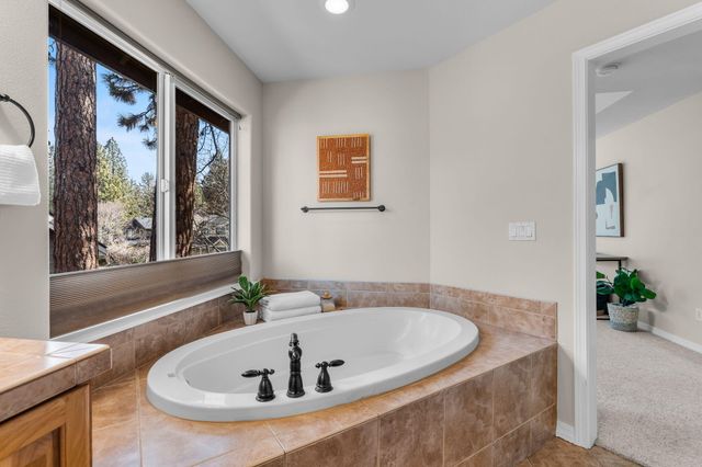 61041 Chamomile Place, Bend, OR 97702