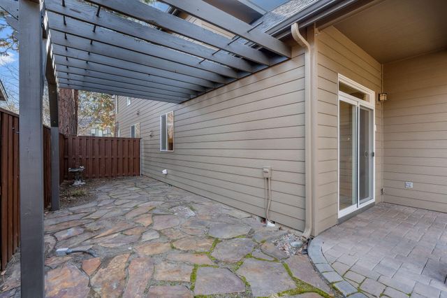 61041 Chamomile Place, Bend, OR 97702