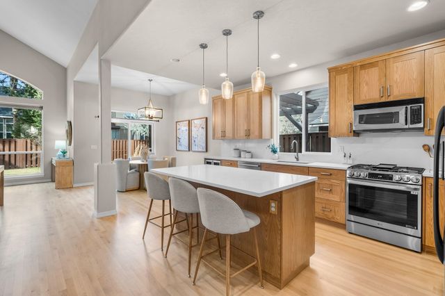 61041 Chamomile Place, Bend, OR 97702