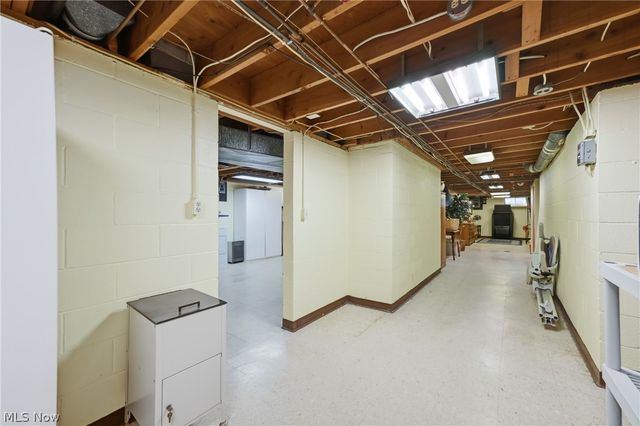 7207 Lee Road NE, Brookfield, OH 44403