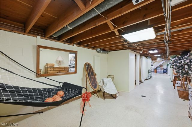 7207 Lee Road NE, Brookfield, OH 44403