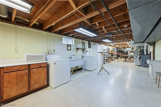 7207 Lee Road NE, Brookfield, OH 44403