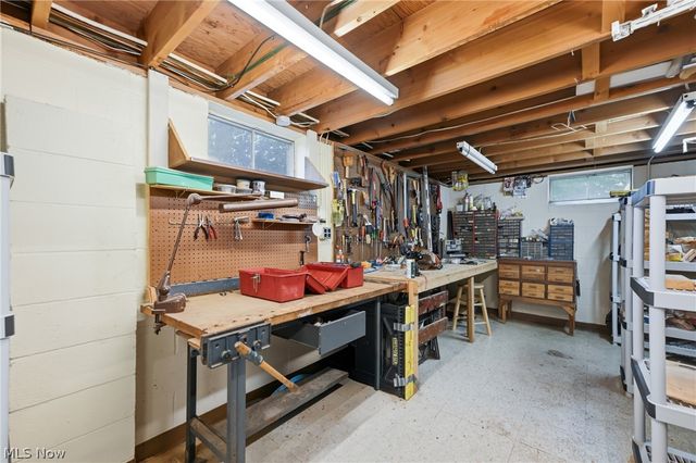 7207 Lee Road NE, Brookfield, OH 44403