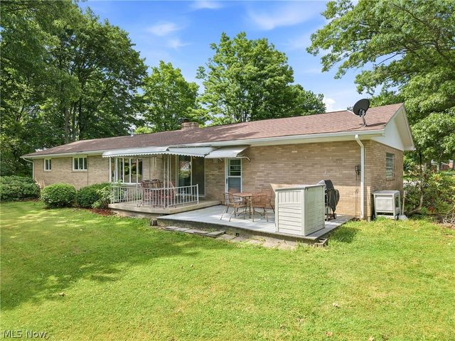 7207 Lee Road NE, Brookfield, OH 44403