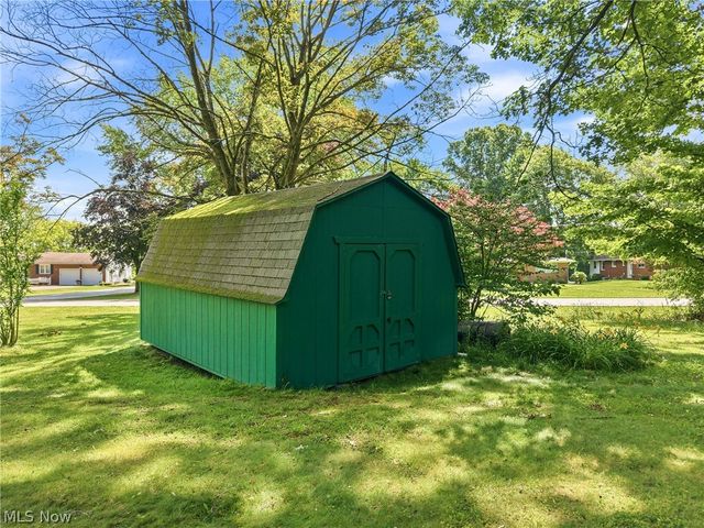 7207 Lee Road NE, Brookfield, OH 44403