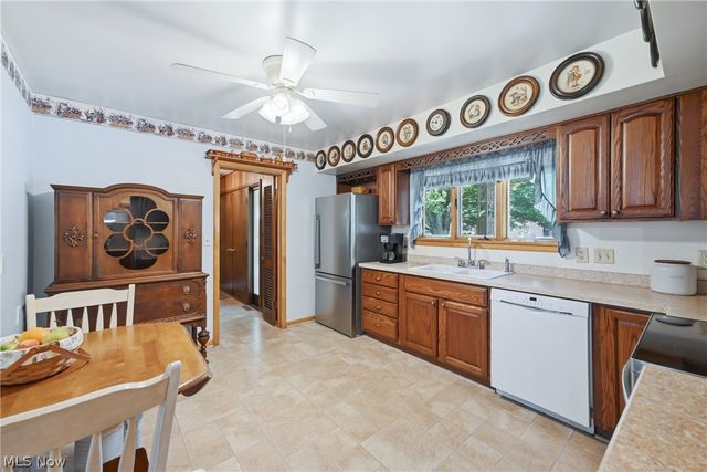 7207 Lee Road NE, Brookfield, OH 44403