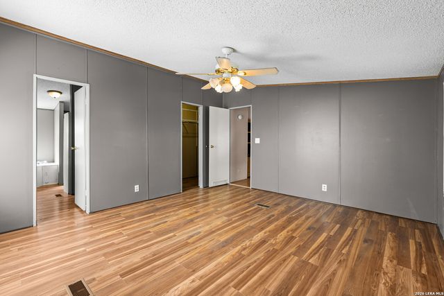 157 County Road 157, Floresville, TX 78114