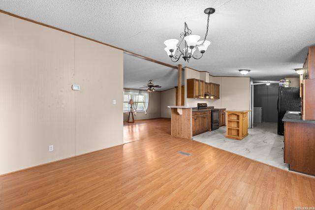 157 County Road 157, Floresville, TX 78114