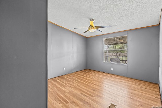 157 County Road 157, Floresville, TX 78114