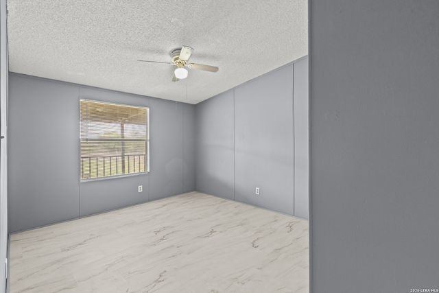 157 County Road 157, Floresville, TX 78114