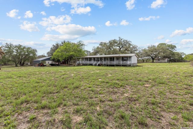 157 County Road 157, Floresville, TX 78114