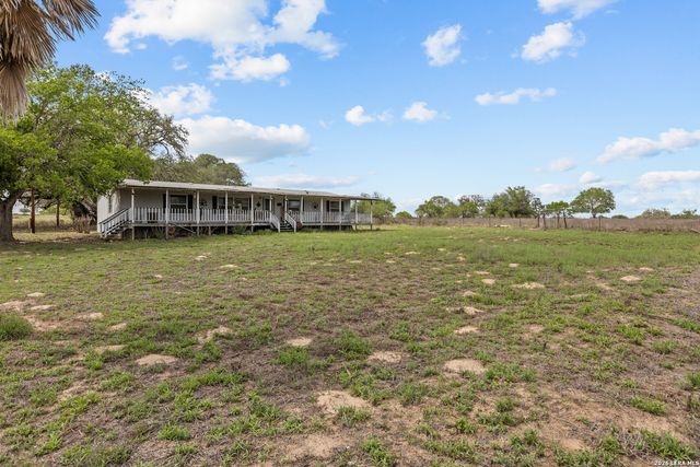 157 County Road 157, Floresville, TX 78114