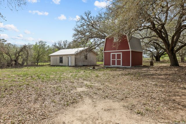 157 County Road 157, Floresville, TX 78114