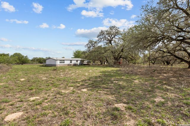 157 County Road 157, Floresville, TX 78114