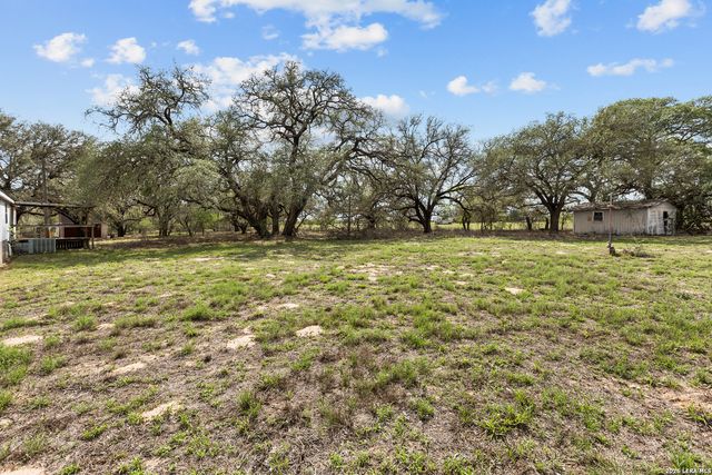 157 County Road 157, Floresville, TX 78114
