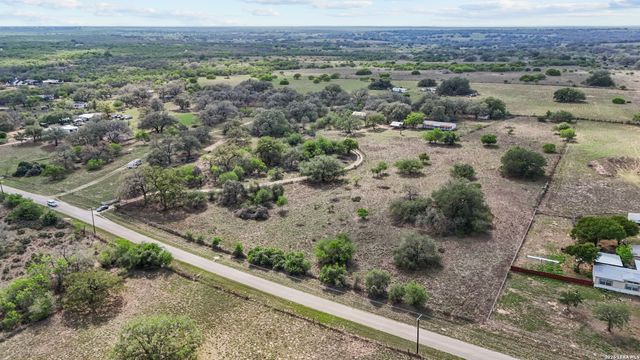 157 County Road 157, Floresville, TX 78114