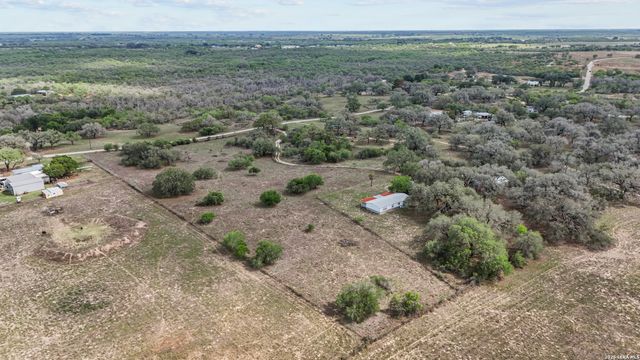 157 County Road 157, Floresville, TX 78114