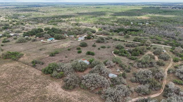 157 County Road 157, Floresville, TX 78114