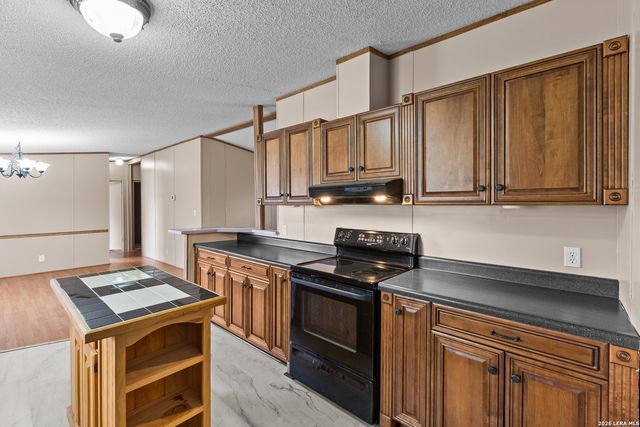 157 County Road 157, Floresville, TX 78114