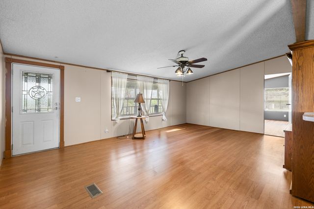 157 County Road 157, Floresville, TX 78114