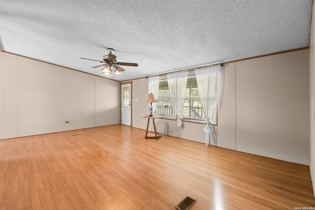 157 County Road 157, Floresville, TX 78114