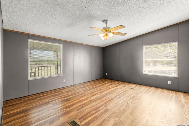 157 County Road 157, Floresville, TX 78114