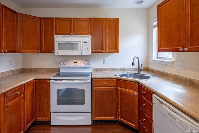 1113 PANIOLO DR, Boerne, TX 78006