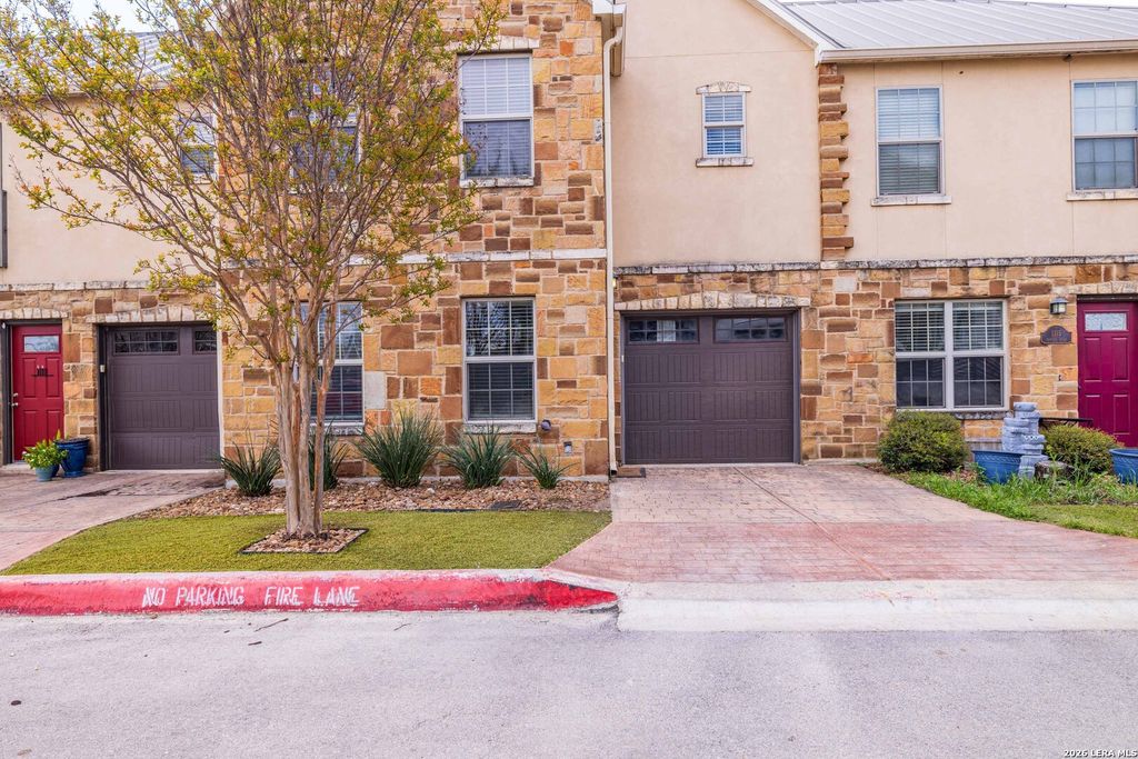 1113 PANIOLO DR, Boerne, TX 78006