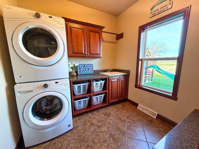 1213 NATURE TRAIL DRIVE, Neenah, WI 54956