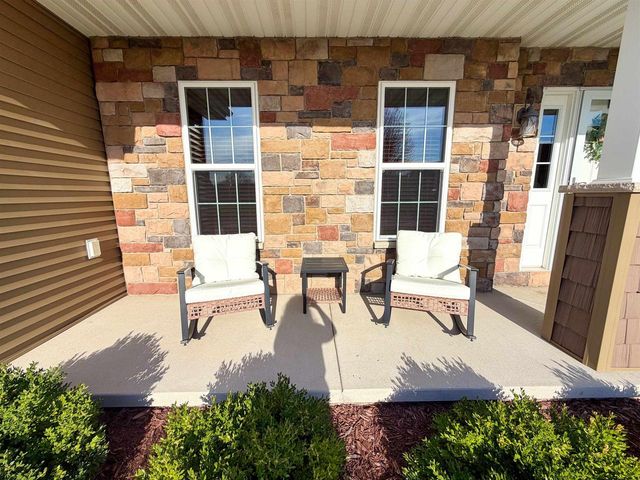1213 NATURE TRAIL DRIVE, Neenah, WI 54956