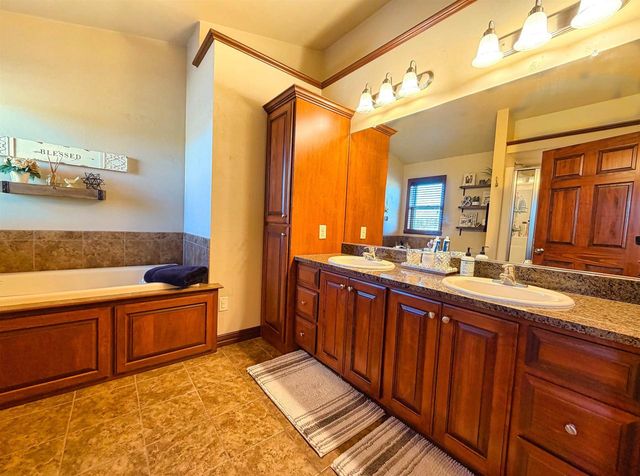 1213 NATURE TRAIL DRIVE, Neenah, WI 54956