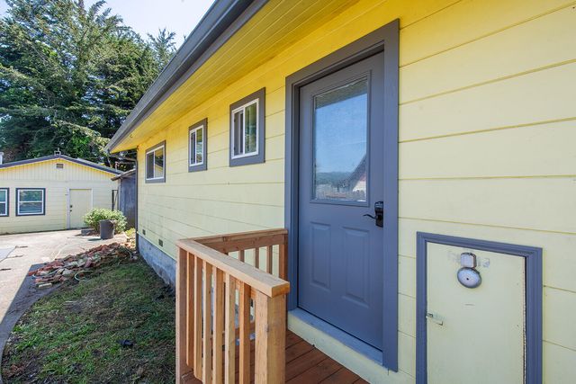 1745 Thelma Street, Fortuna, CA 95540