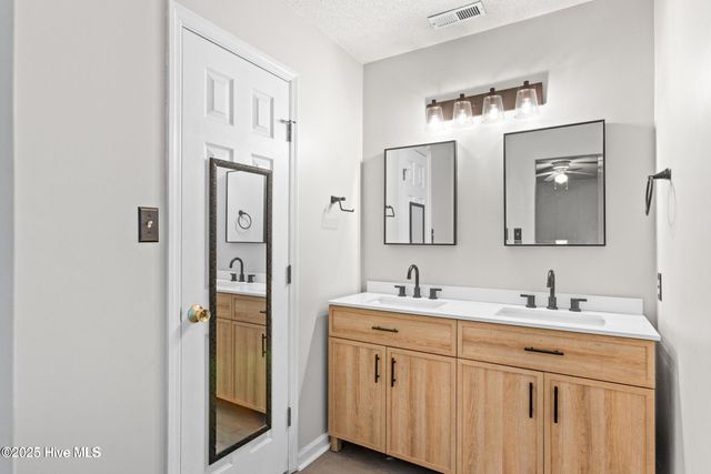510 Greenfield Place, Sneads Ferry, NC 28460