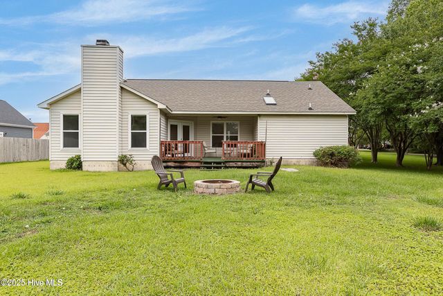 510 Greenfield Place, Sneads Ferry, NC 28460