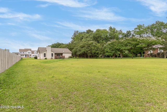 510 Greenfield Place, Sneads Ferry, NC 28460