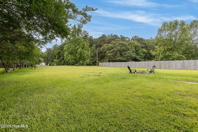 510 Greenfield Place, Sneads Ferry, NC 28460