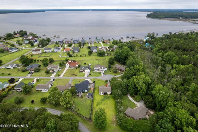 510 Greenfield Place, Sneads Ferry, NC 28460