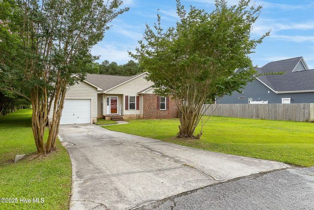 510 Greenfield Place, Sneads Ferry, NC 28460