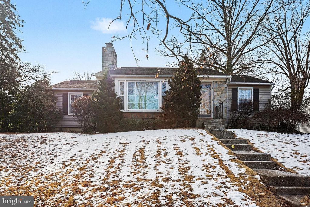 1412 SPRINGDALE RD, York, PA 17403