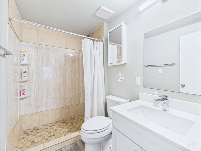 911 W 22nd ST 302, Austin, TX 78705